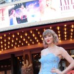 Gaya Taylor Swift Tampil di tempat Pemutaran Perdana The Eras Tour